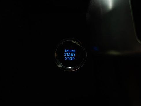 Used 2016 Toyota Highlander XLE FWD image 19