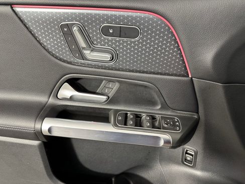 Certified 2025 Mercedes-Benz GLB 250 4MATIC image 25