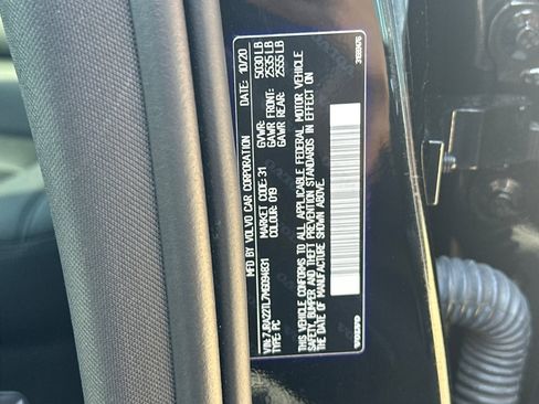 Used 2021 Volvo S60 T6 Inscription w/ Climate Package image 25