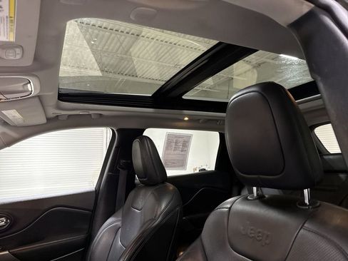 Used 2019 Jeep Cherokee Limited image 20