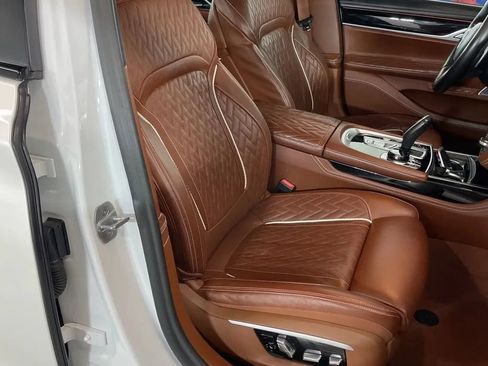 Used 2020 BMW 750i xDrive w/ Autobahn Package AWD/4WD image 13