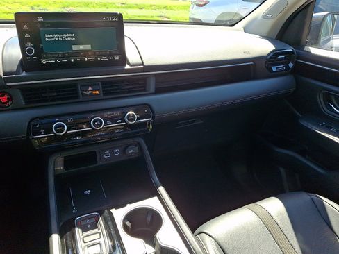 Certified 2023 Honda Pilot Touring image 16
