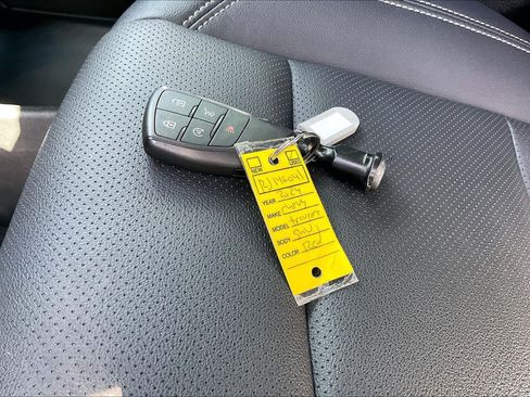 Used 2024 Chevrolet Traverse LT FWD image 15
