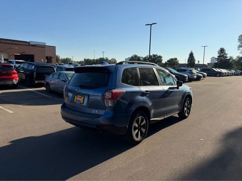 Used 2018 Subaru Forester 2.5i Limited AWD/4WD image 2