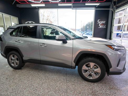 Used 2025 Toyota RAV4 XLE image 5