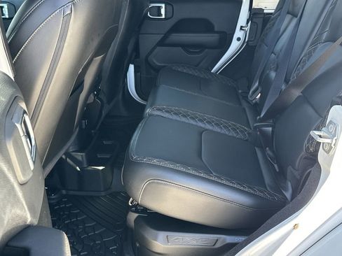 Used 2023 Jeep Wrangler Unlimited Sahara image 21