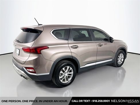Used 2019 Hyundai Santa Fe SE image 5
