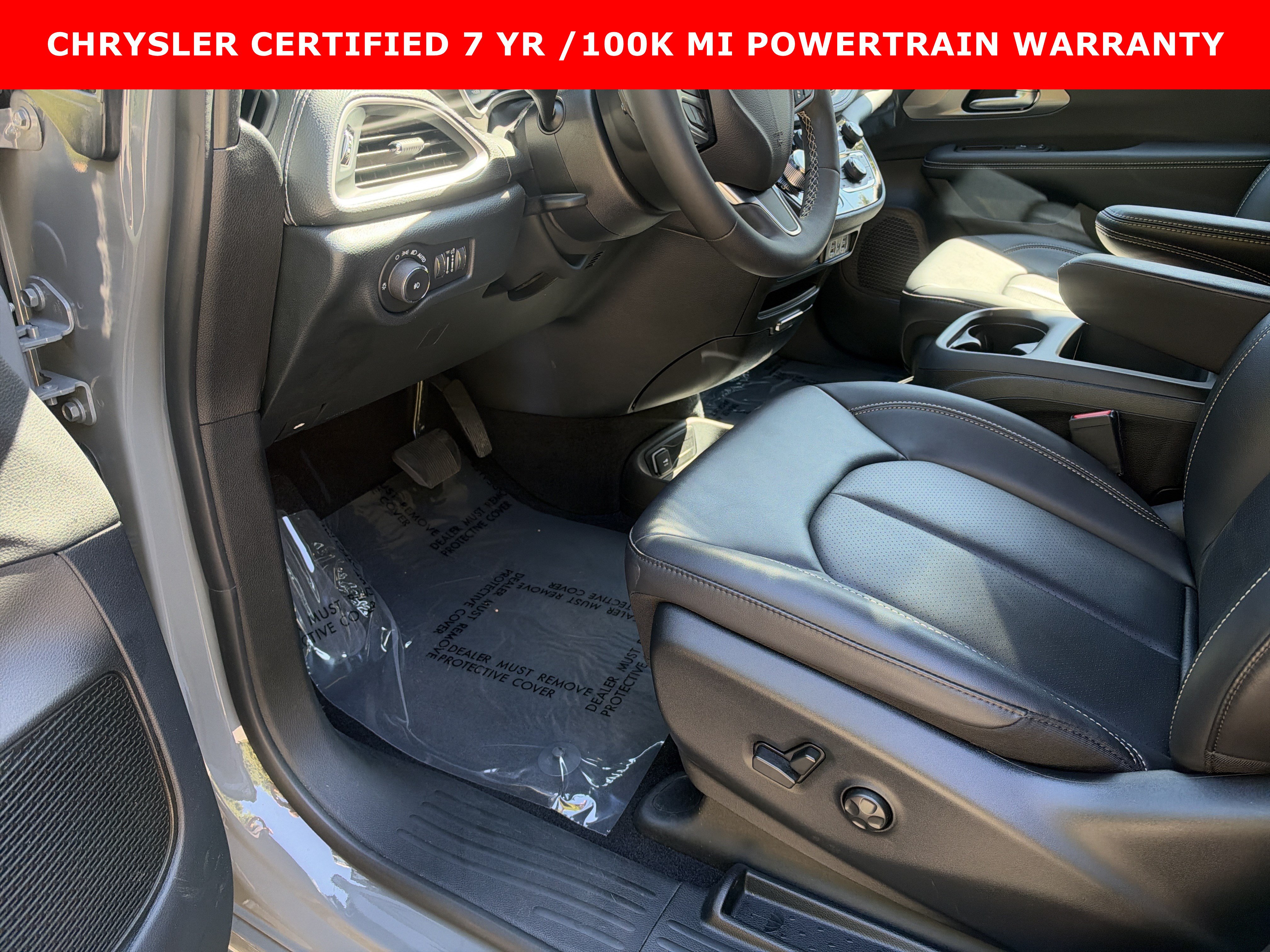 Used 2025 Chrysler Pacifica Select FWD image 16