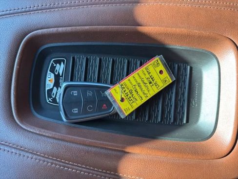 Used 2019 Cadillac Escalade Premium Luxury image 8