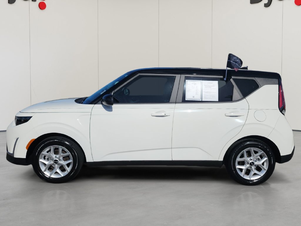 Certified 2024 Kia Soul S FWD image 2