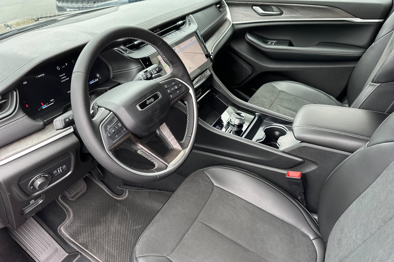New 2026 Jeep Grand Cherokee L 4WD image 10