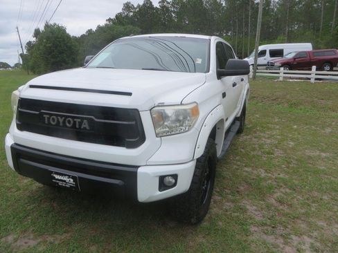 Used 2017 Toyota Tundra SR5 w/ SR5 Upgrade Package AWD/4WD image 2