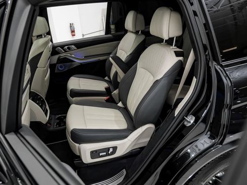 Used 2024 BMW ALPINA XB7 image 32