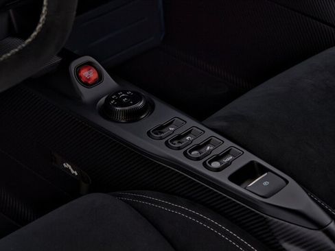 Used 2020 Ford GT Carbon Series RWD image 23