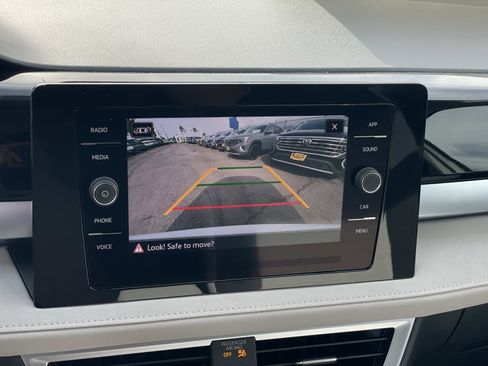 New 2025 Volkswagen Taos SE image 11