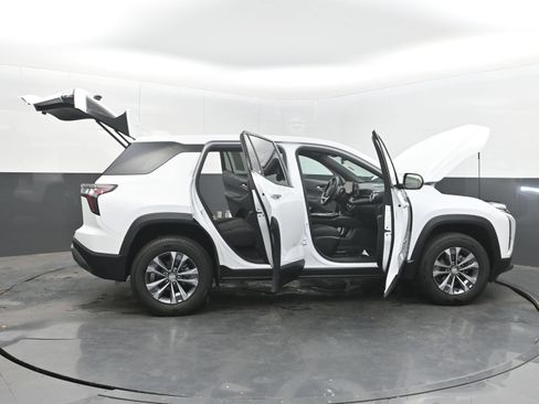 Used 2025 Chevrolet Equinox LT FWD image 46
