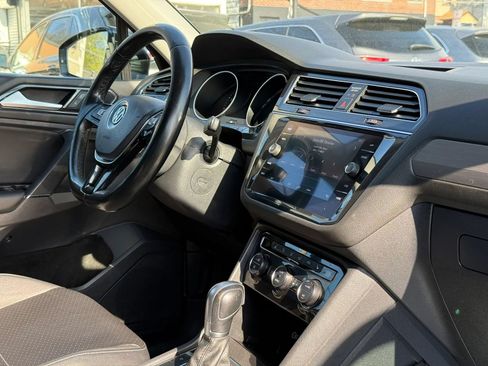 Used 2018 Volkswagen Tiguan SE AWD/4WD image 50