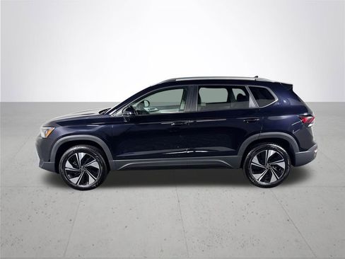 New 2025 Volkswagen Taos SE image 9