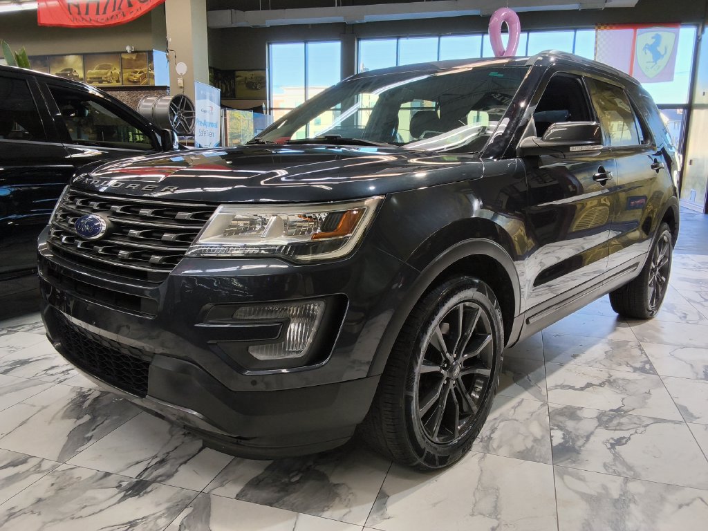 Used 2017 Ford Explorer XLT w/ Equipment Group 202A AWD/4WD image 4