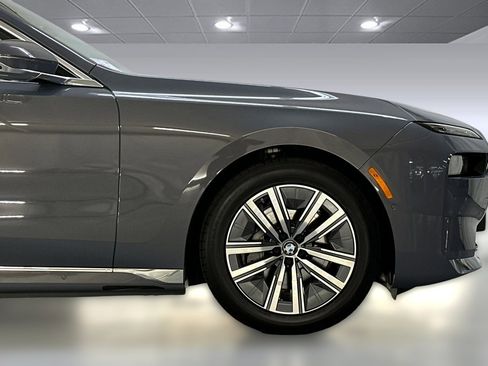 Used 2025 BMW i7 eDrive50 w/ Executive Package image 35