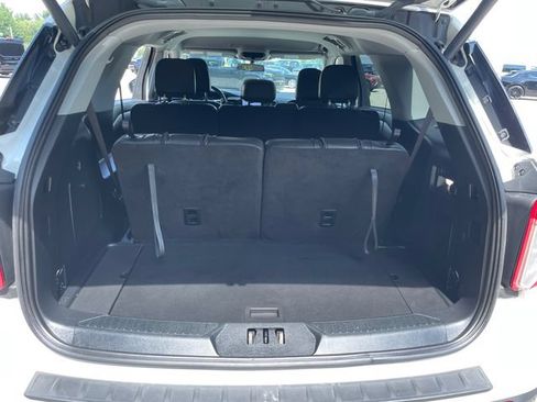 Used 2022 Ford Explorer XLT w/ Equipment Group 202A AWD/4WD image 12