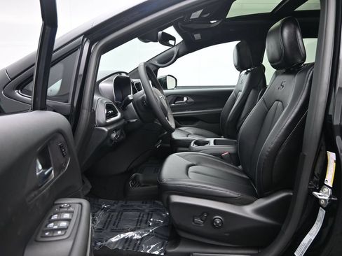 New 2026 Chrysler Pacifica Select w/ S Appearance Package FWD image 21