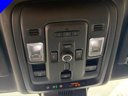 Used 2024 Chevrolet Suburban Premier w/ Premium Package 2 AWD/4WD image 27