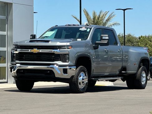 Used 2024 Chevrolet Silverado 3500 LT AWD/4WD image 8