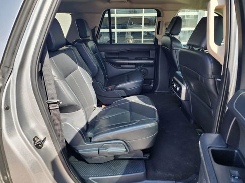 Used 2024 Ford Expedition Max XLT image 12