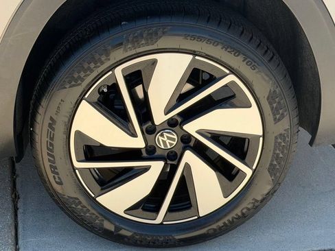 Used 2025 Volkswagen Atlas SE FWD image 10