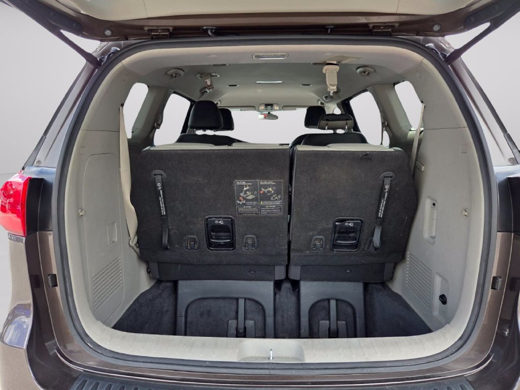 Used 2017 Kia Sedona EX FWD image 14