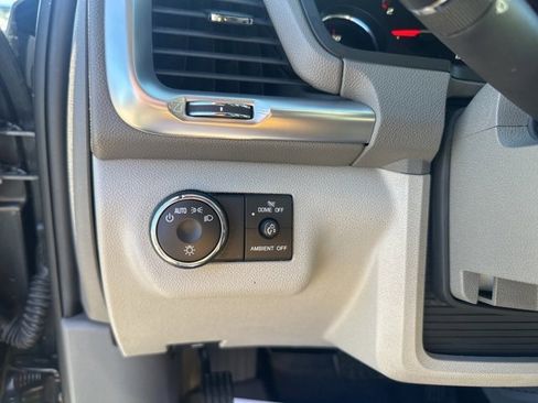 Used 2014 GMC Acadia SLE image 32