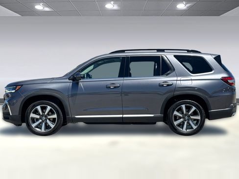 Used 2025 Honda Pilot Touring image 2