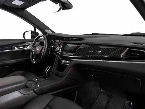 Used 2024 Cadillac XT6 Premium Luxury image 12