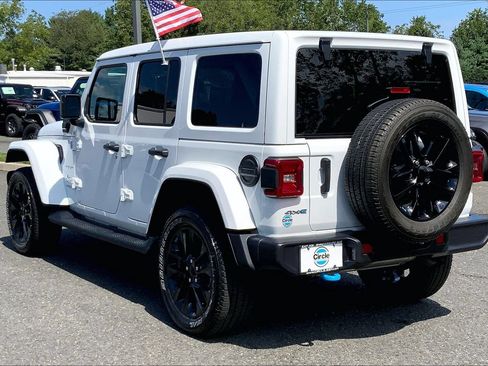 Used 2022 Jeep Wrangler Unlimited Sahara w/ Cold Weather Group AWD/4WD image 9