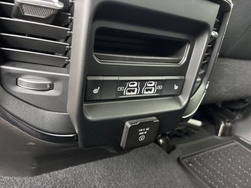 Used 2025 RAM 2500 Limited AWD/4WD image 22