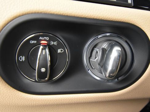 Used 2026 Porsche Macan AWD/4WD image 25