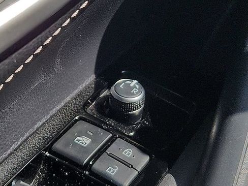 Used 2019 Toyota Corolla SE image 23