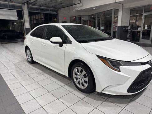 Used 2021 Toyota Corolla LE image 4