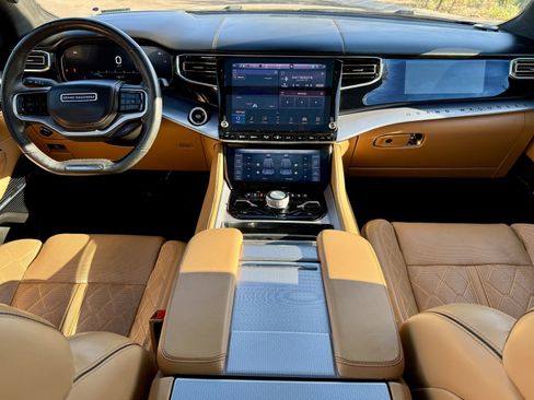 Used 2022 Jeep Grand Wagoneer Series III w/ Flexible Seating Group image 17