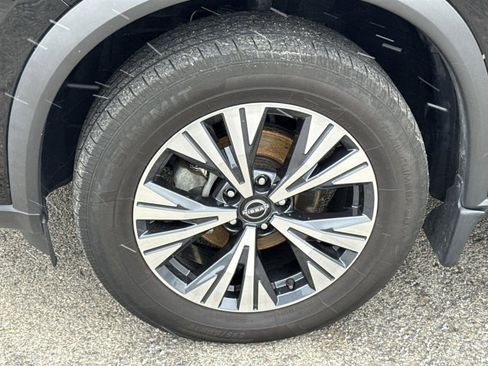 Used 2023 Nissan Rogue SV w/ SV Premium Package image 10