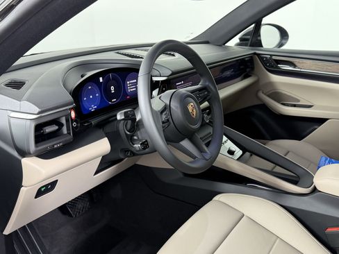 New 2025 Porsche Macan Electric image 4