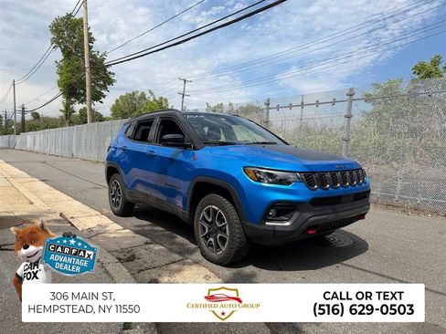 Used 2025 Jeep Compass Trailhawk AWD/4WD image 4