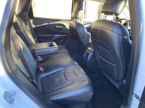 Used 2019 Jeep Cherokee Limited image 12