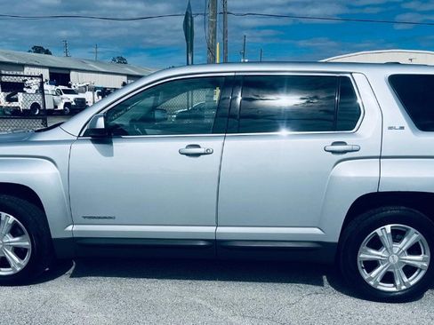 Used 2017 GMC Terrain SLE FWD image 2