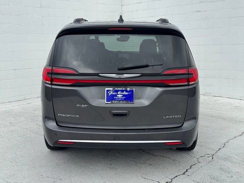 Used 2023 Chrysler Pacifica Limited FWD image 13