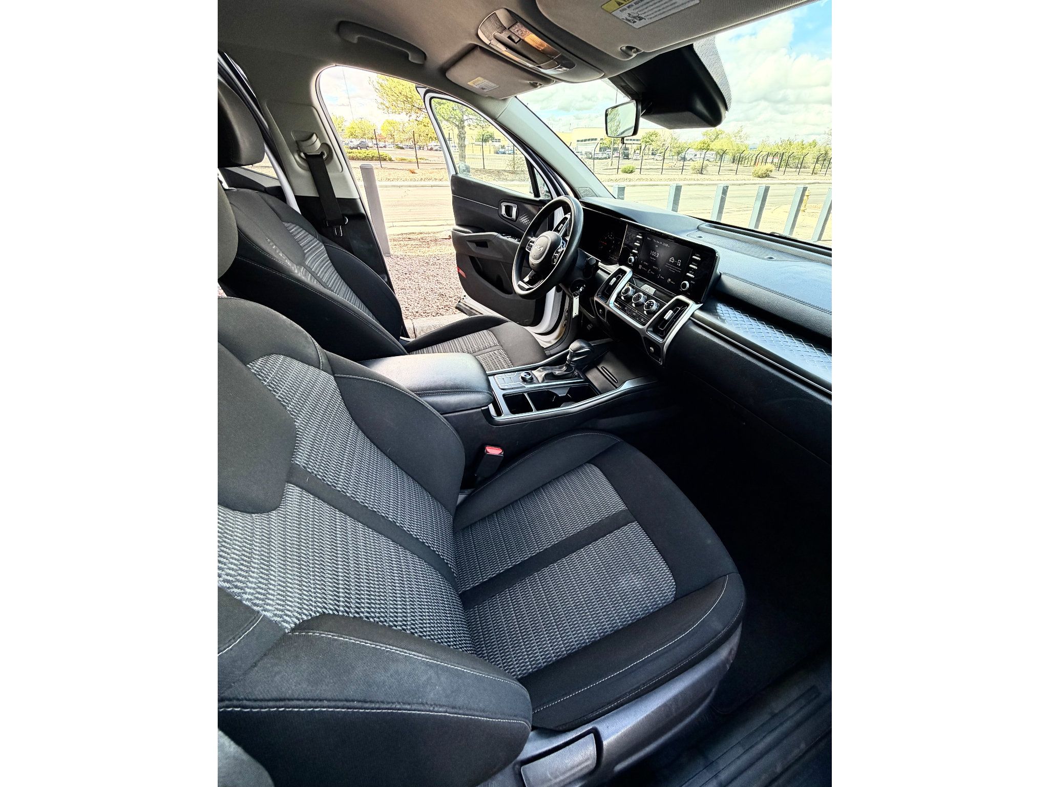 Used 2022 Kia Sorento LX AWD/4WD image 14