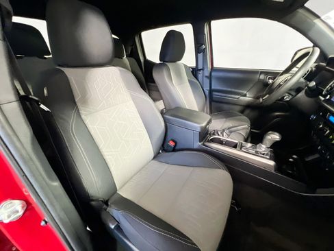 Used 2022 Toyota Tacoma TRD Sport image 31