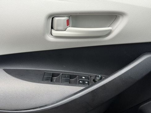 Used 2025 Toyota Corolla LE FWD image 21