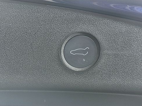 Used 2022 Tesla Model 3 Long Range AWD/4WD image 29